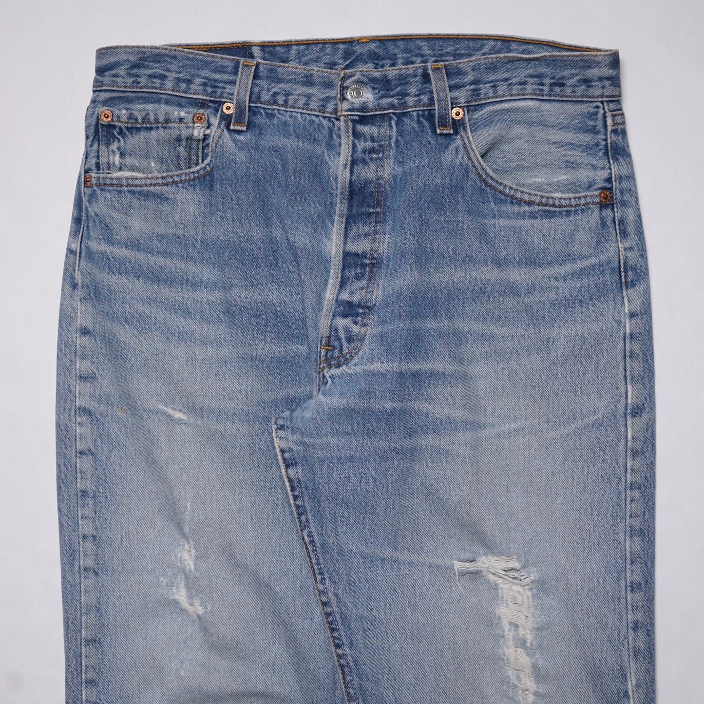 1990s Levi 501 “Distressed” Size: 34W/31L