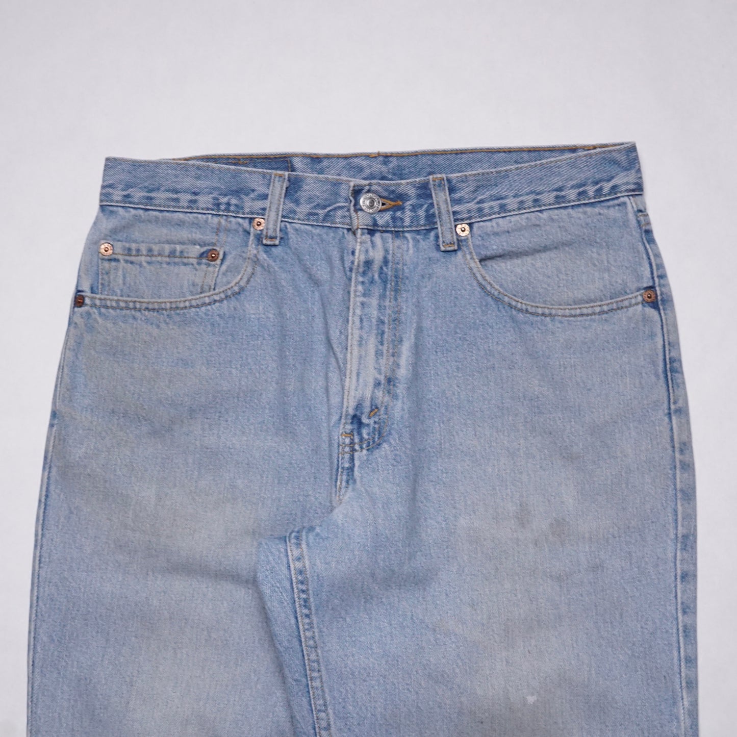 1990s Levi 550 "Light Wash" Size: 32W/32L